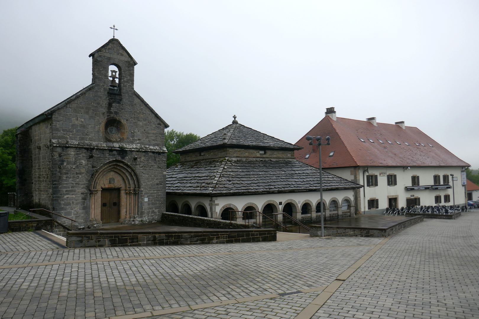 Samostan Roncesvalles v Pirenejih