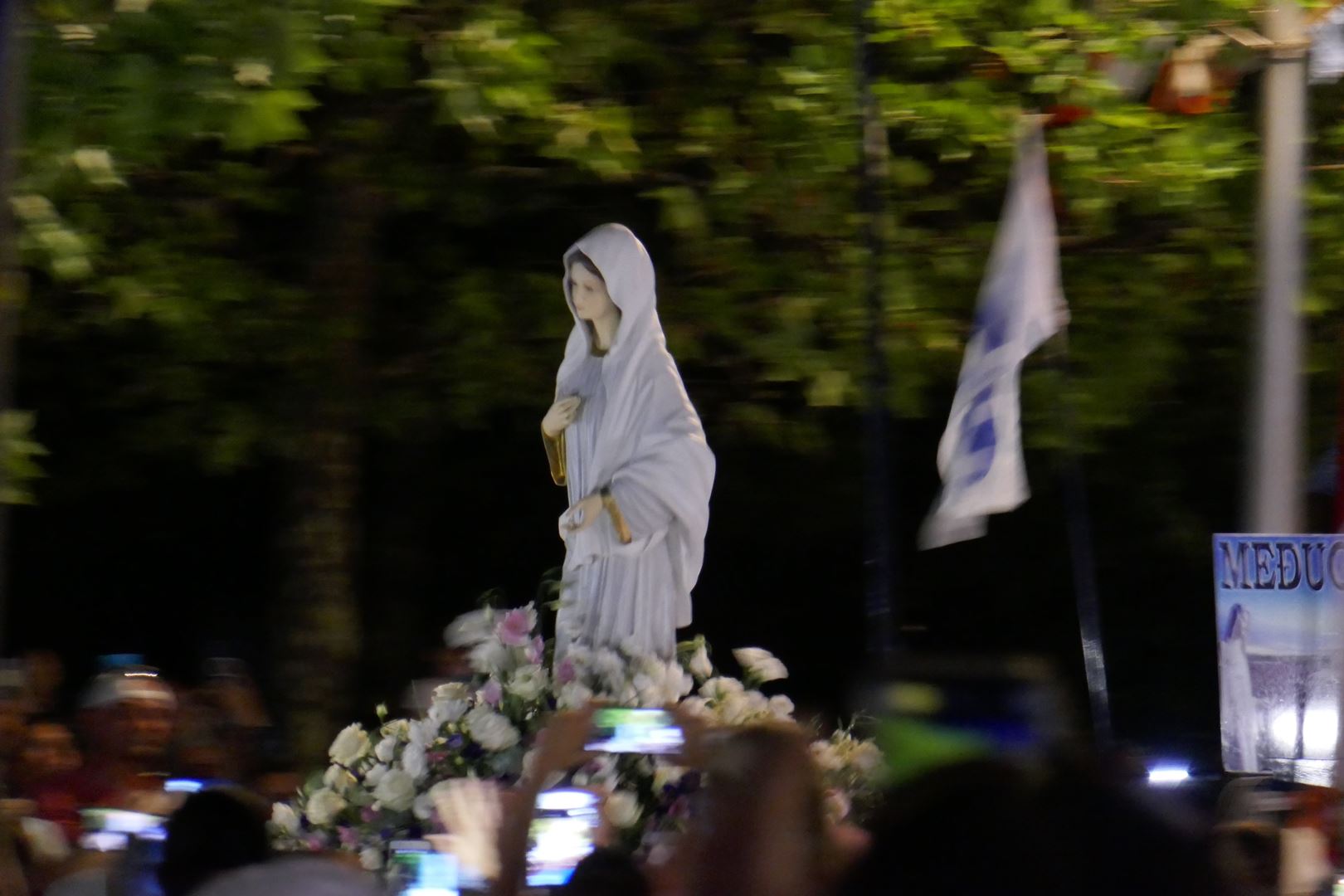 Procesija z Marijinim kipom