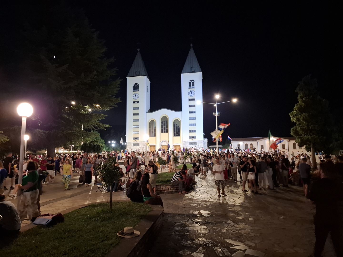 7. 8. P. Nočni spored pred Cerkvijo