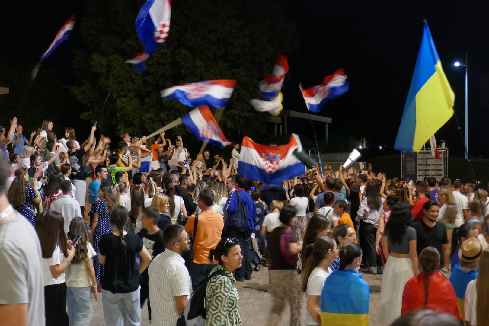 5. 8. P. Nočni spored pred Cerkvijo