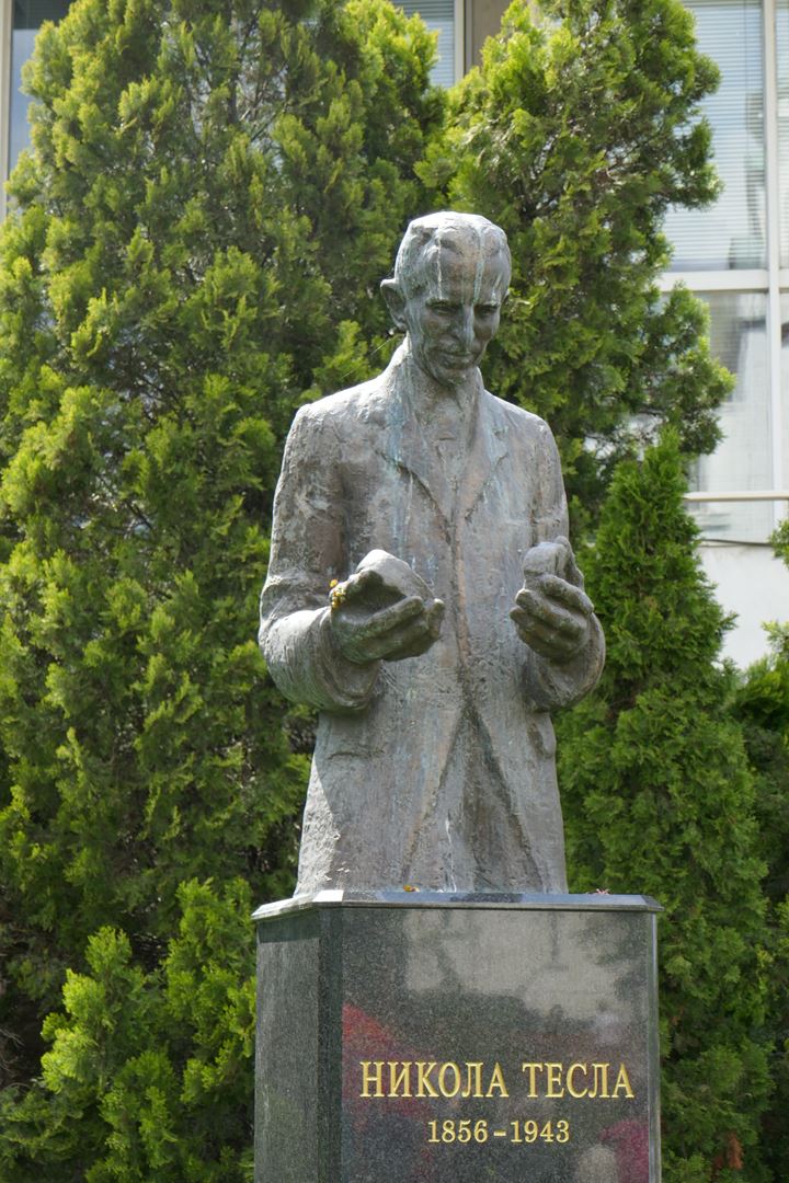 Spomenik Nikola Tesla